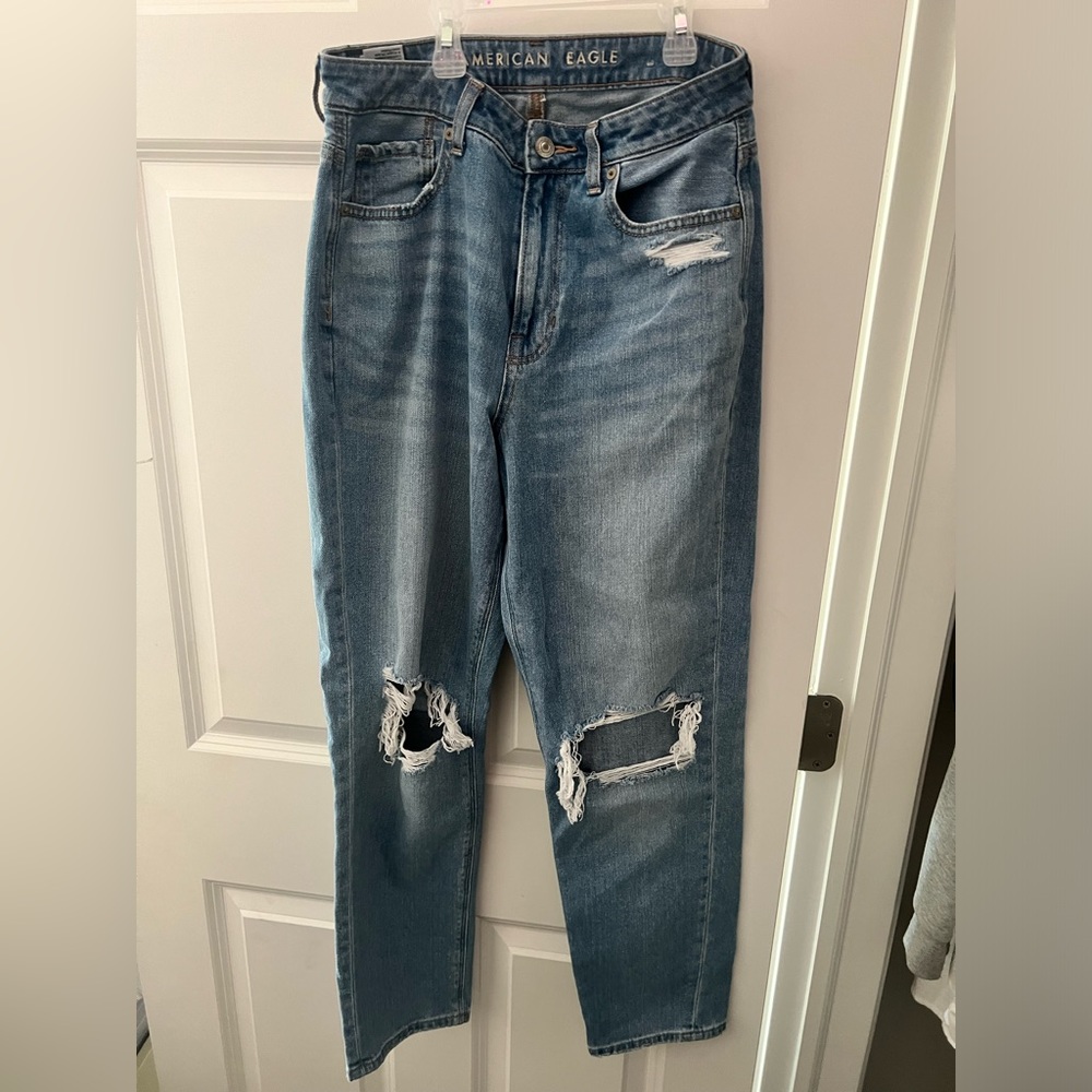 American Eagle ripped distressed,mom jeans
